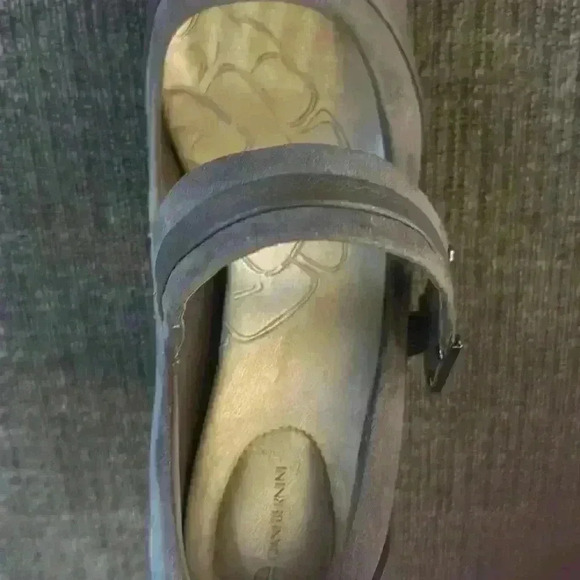 Giani Bernini gray pump with buckle. Leather/suede unique comfy! - Picture 3 of 9